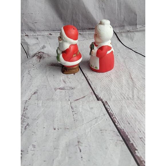 1987 Enesco Chris Davenport Santa Mrs Clause Salt & Pepper Holding S & P Letter - Picture 7 of 11